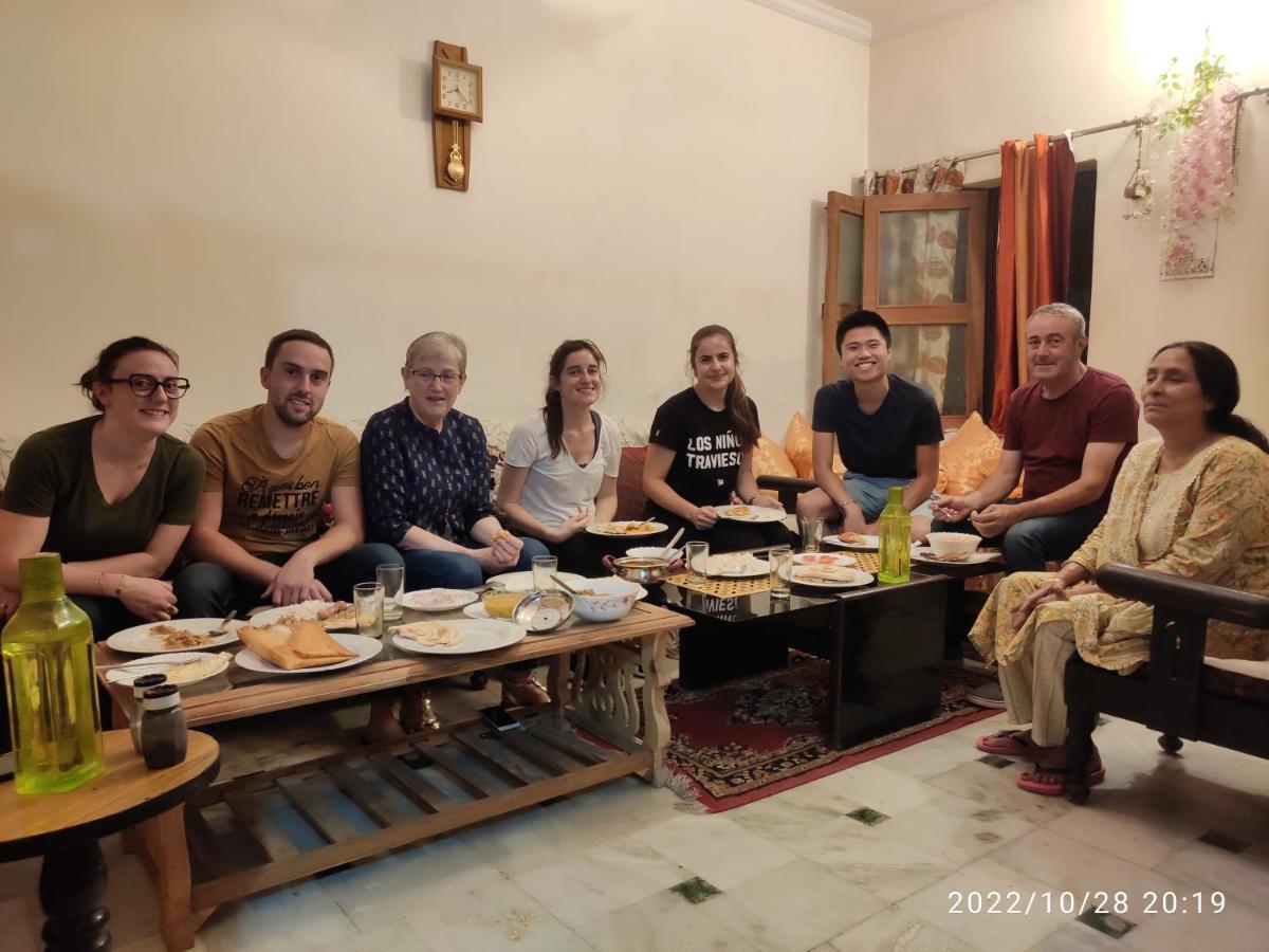 Max Guest House Агра Экстерьер фото
