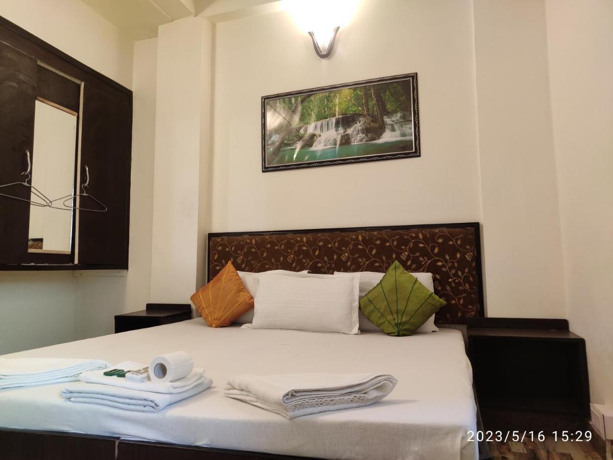 Max Guest House Агра Экстерьер фото