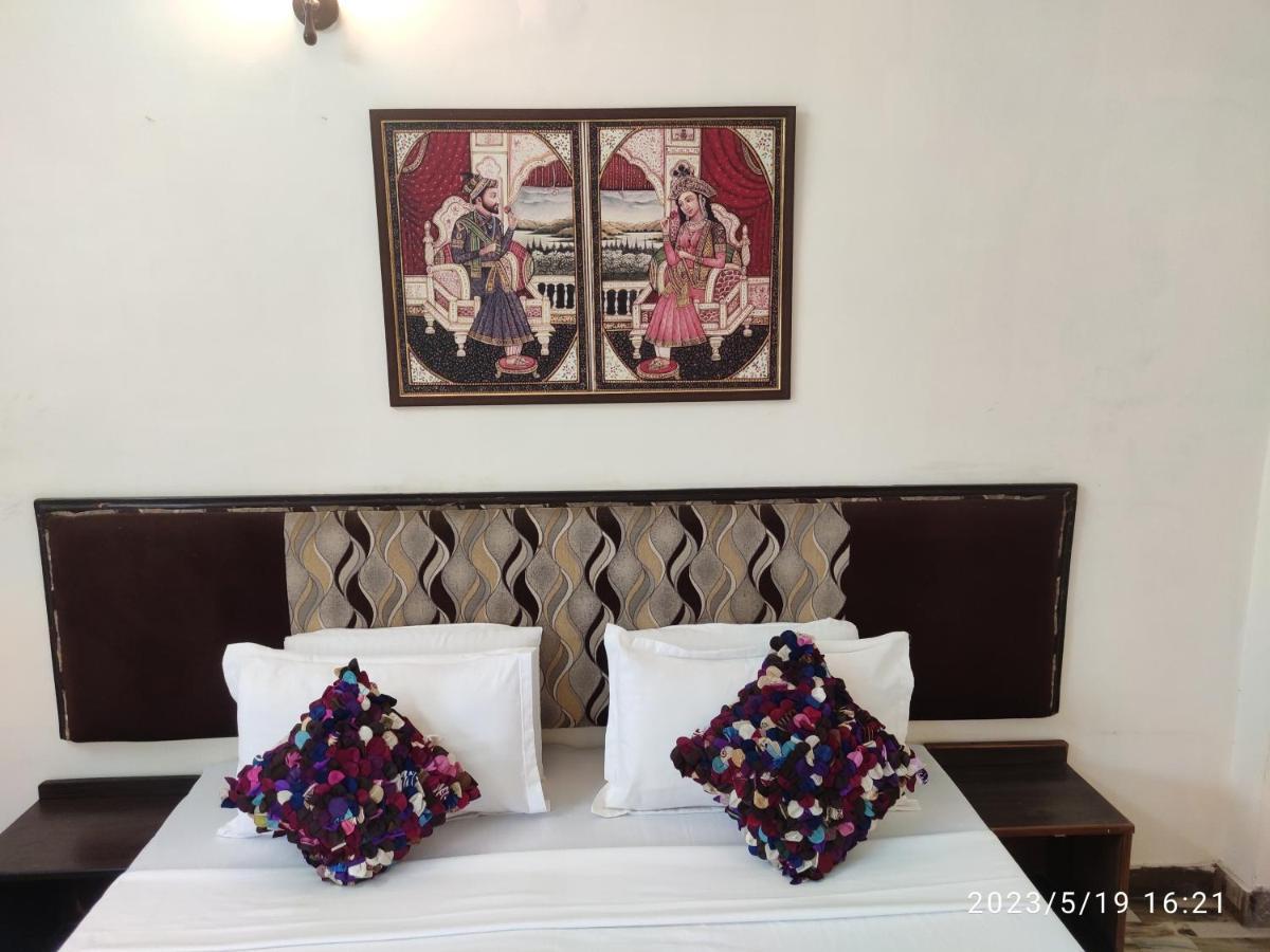 Max Guest House Агра Экстерьер фото