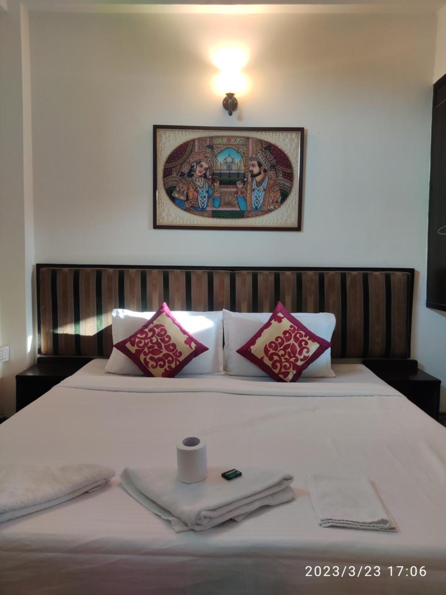 Max Guest House Агра Номер фото