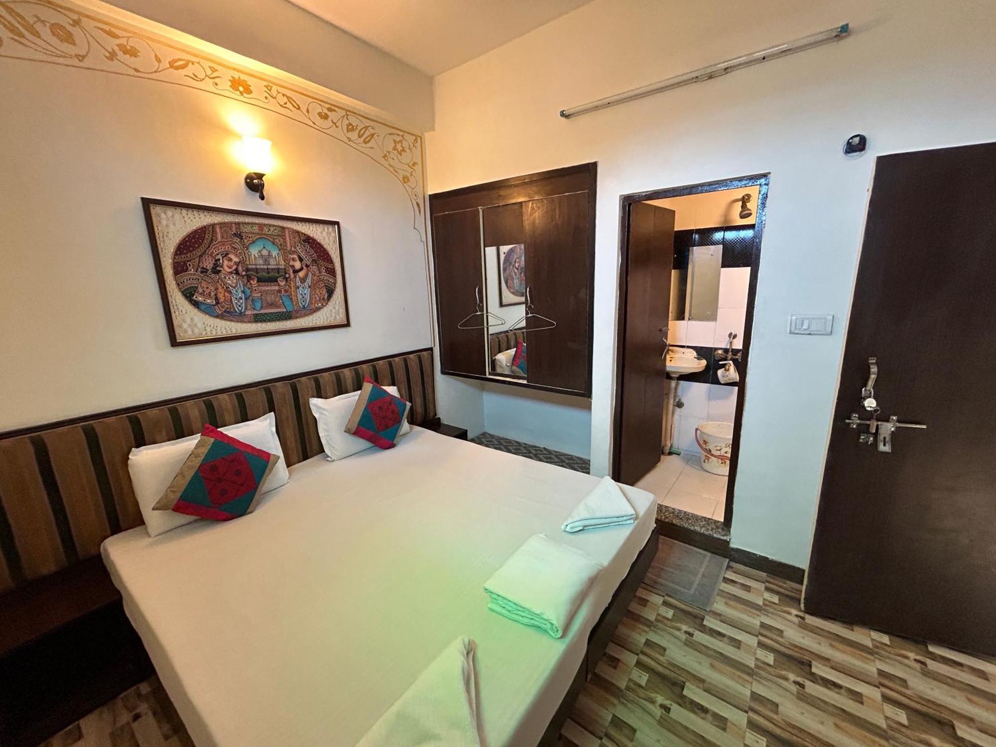 Max Guest House Агра Экстерьер фото