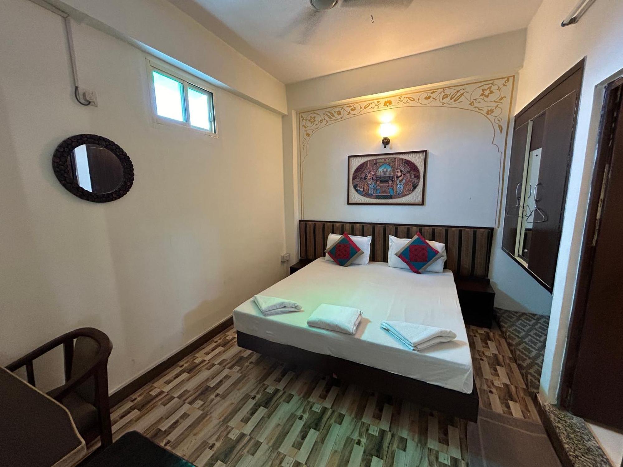 Max Guest House Агра Экстерьер фото