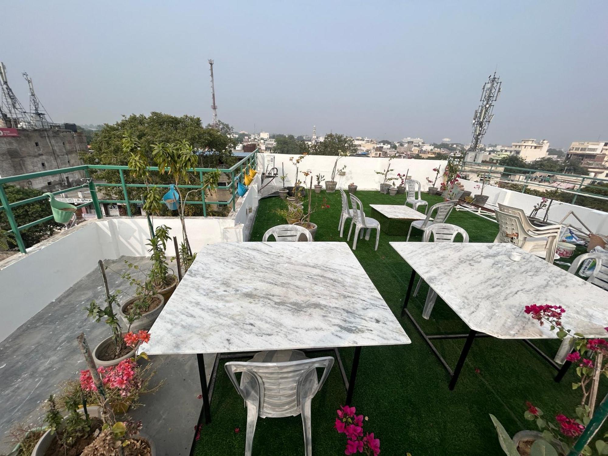 Max Guest House Агра Экстерьер фото