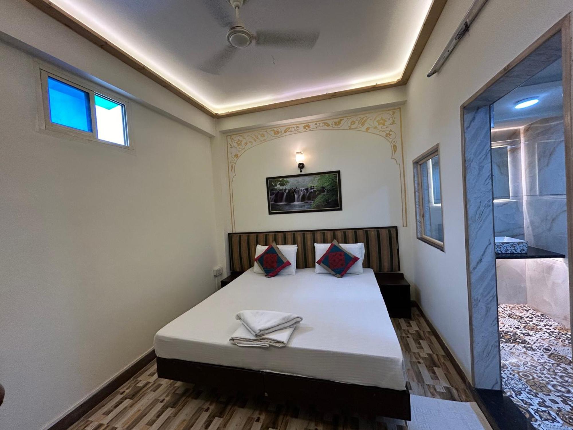Max Guest House Агра Экстерьер фото