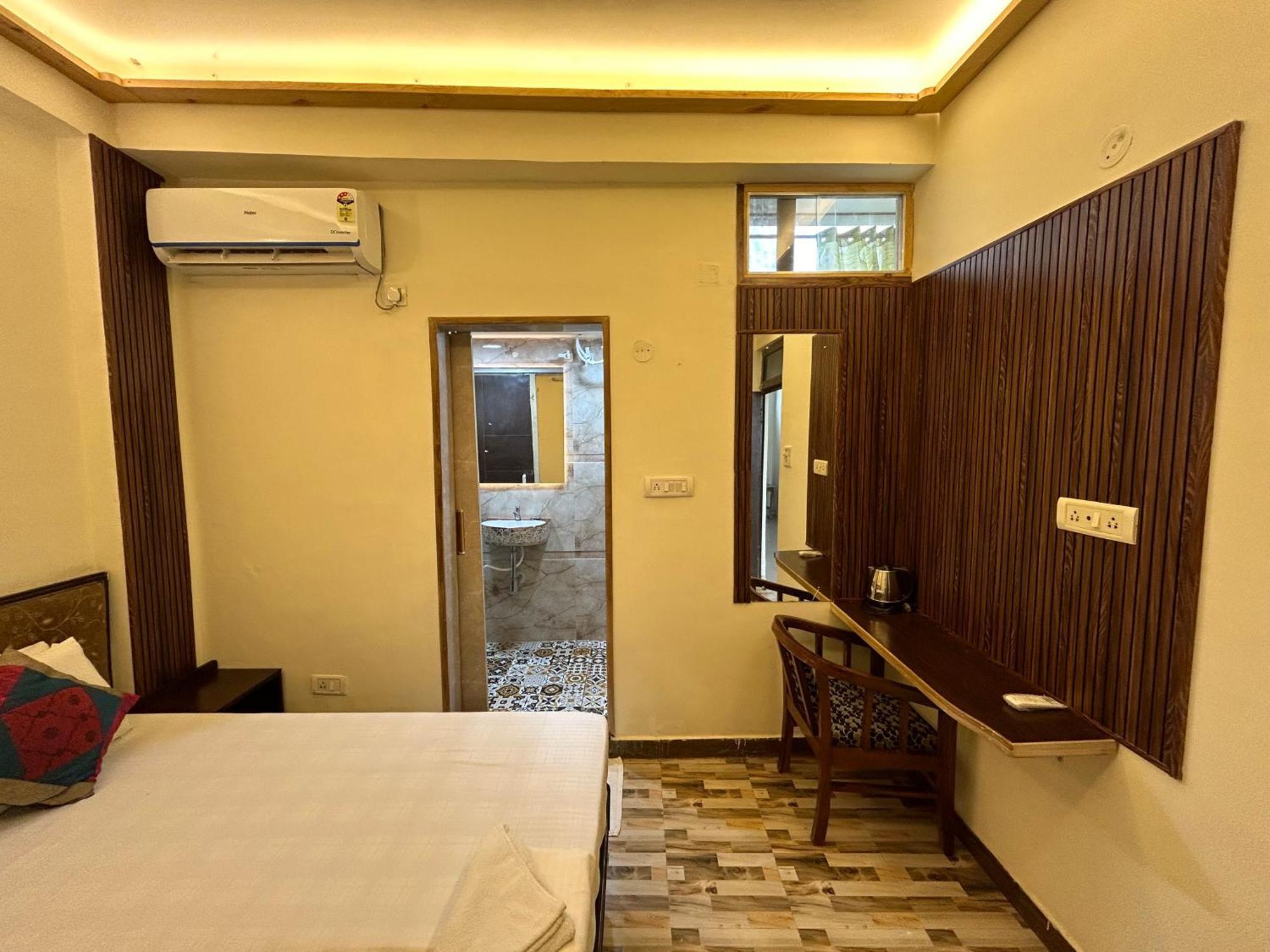 Max Guest House Агра Экстерьер фото