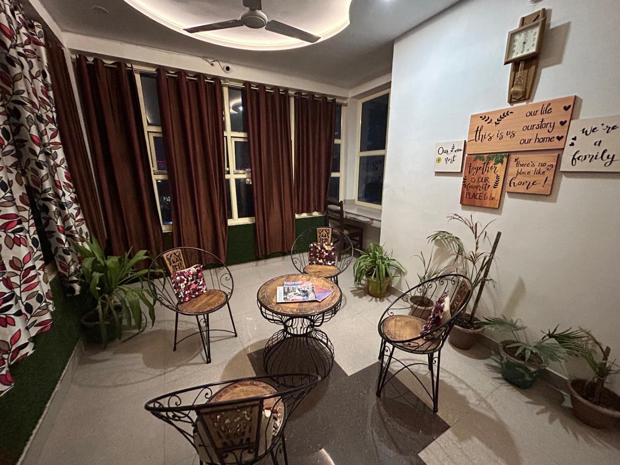Max Guest House Агра Экстерьер фото